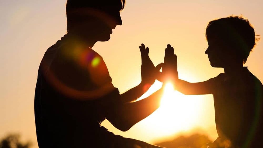 ¿ EN QUE MOMENTO DEJAMOS DE SER NIÑOS?